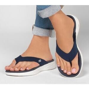 Skechers Women's 9 Navy On-the-GO 600 Sunny Sandals Summer Vacation LE5-11